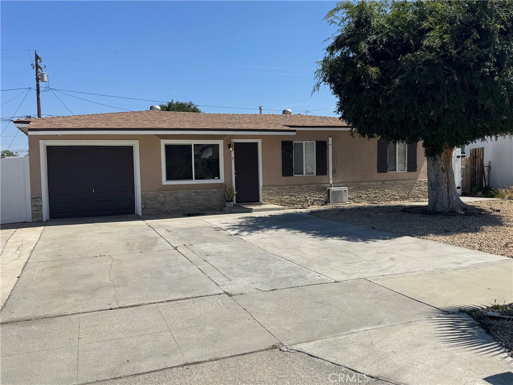 926 Griffith Way Hemet, CA 92543 - Photo 1 of 30 a front view of a house with yard