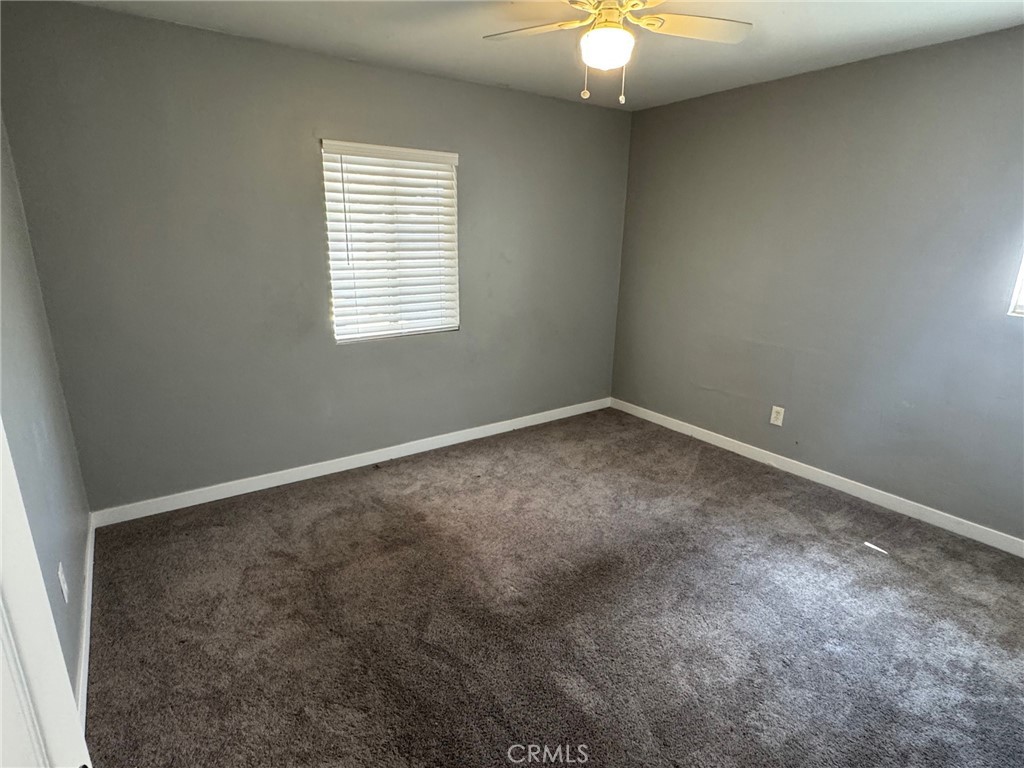 926 Griffith Way Hemet, CA 92543 - Photo 12 of 30 an empty room with a window