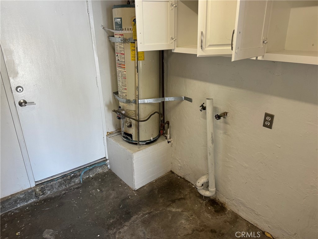 926 Griffith Way Hemet, CA 92543 - Photo 28 of 30 a view of water heater room
