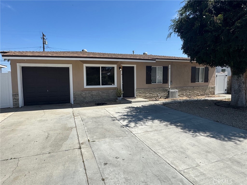 926 Griffith Way Hemet, CA 92543 - Photo 29 of 30 a view of a house with a space