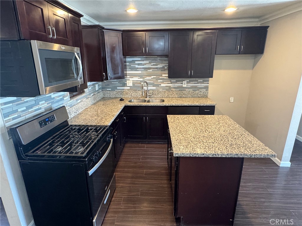 926 Griffith Way Hemet, CA 92543 - Photo 5 of 30 a kitchen with granite countertop wooden cabinets and stainless steel appliances