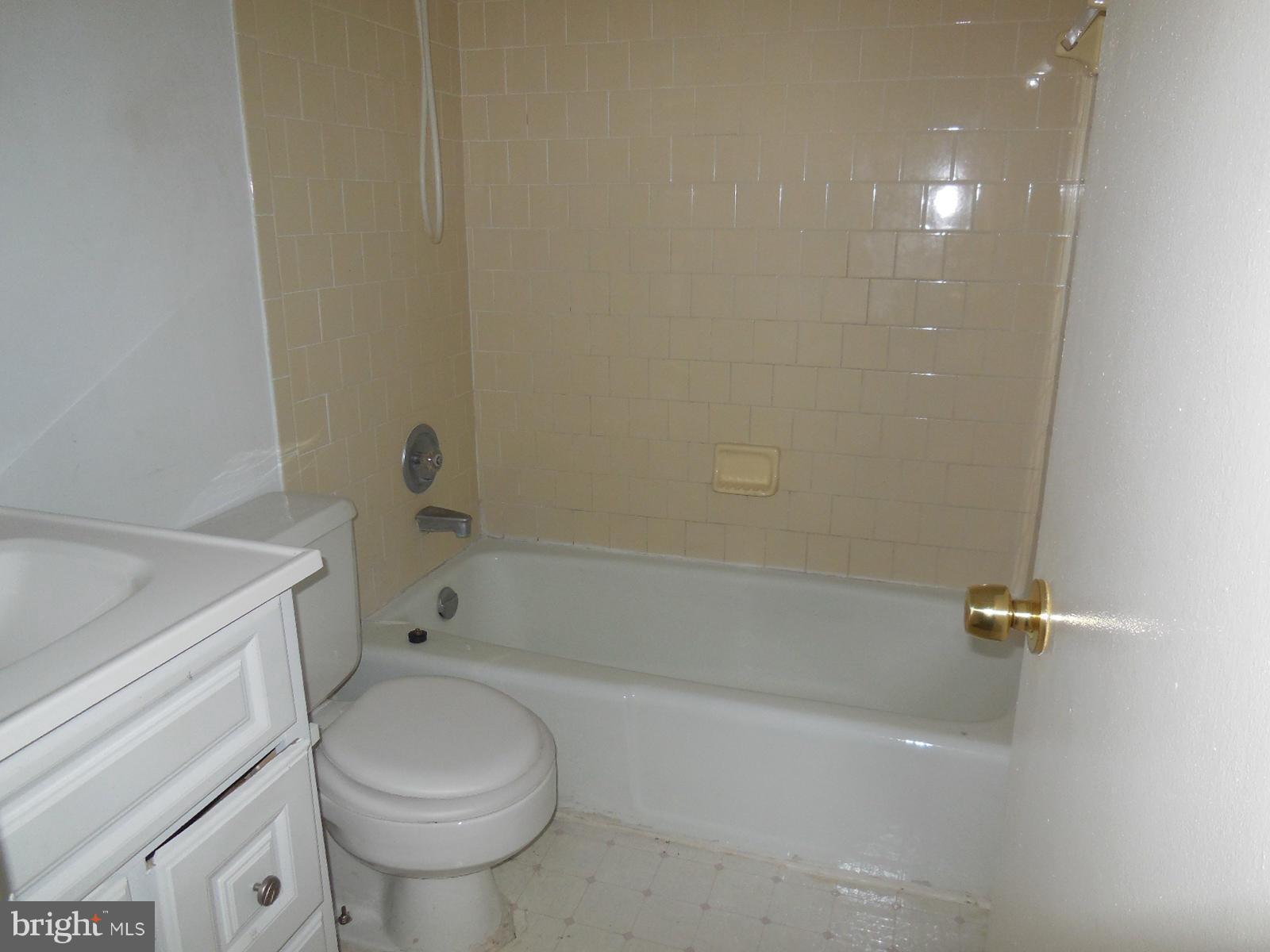 9652 Horizon Run Road, Unit 19B Gaithersburg, MD 20886 - Photo 10 of 15 Bath