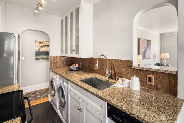 $515,000 | 321 Boylston Avenue East, Unit 306, Seattle, WA 98102