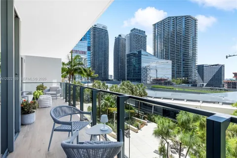 $829,000 | 68 Southeast 6th Street, Unit 810, Miami, FL 33131