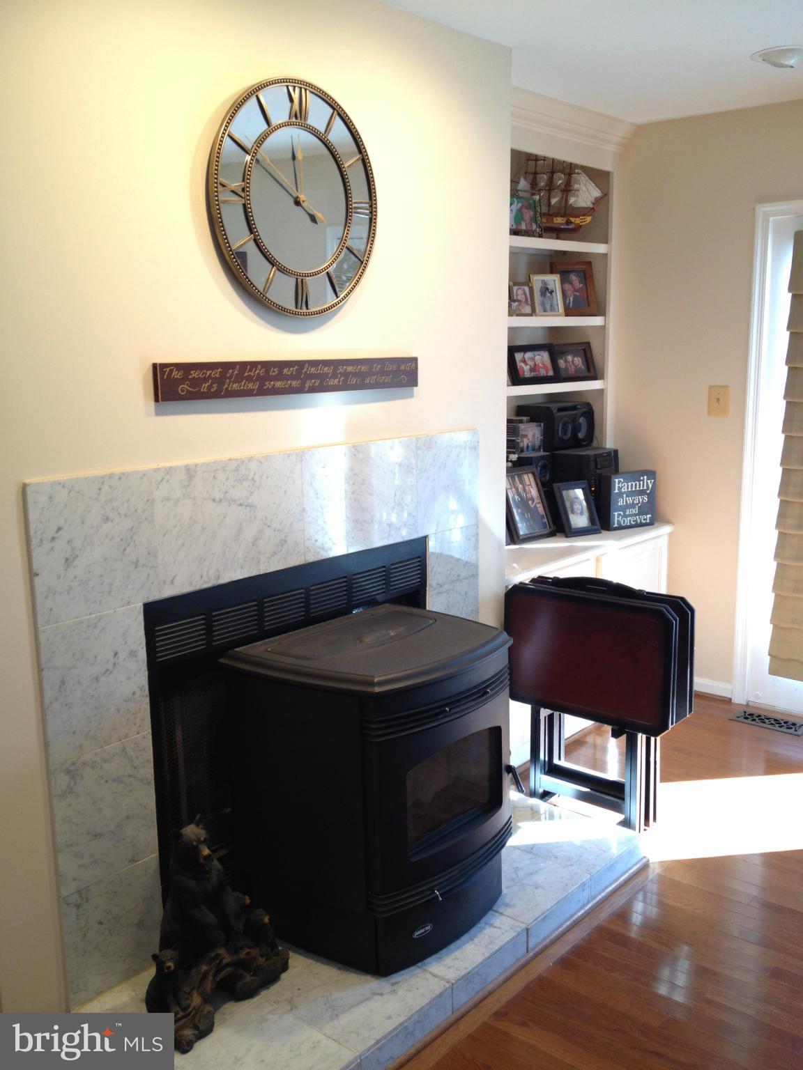 7244 Wilson Road Marshall, VA 20115 - Photo 4 of 30 a living room with a couch and a table