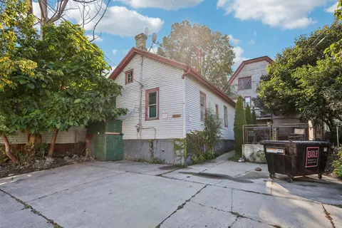 $400,000 | 1022 West Madison Street, Unit 1024, Milwaukee, WI 53204