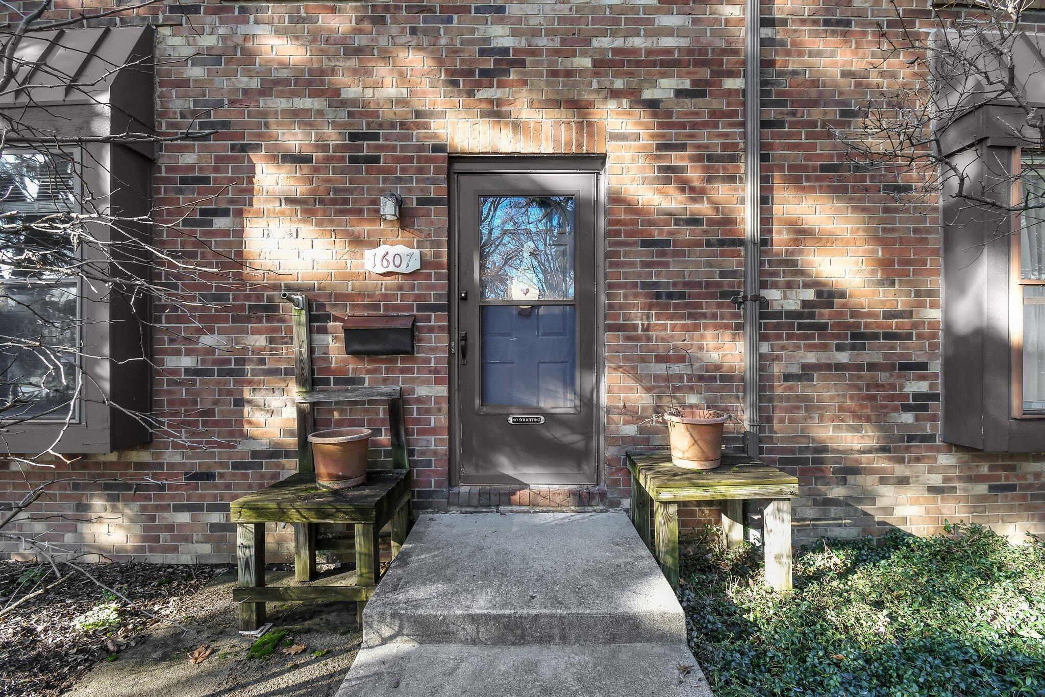 1607 McNaughten Road Columbus, OH 43232 - Photo 2 of 38 4-web-or-mls-1607-mcnaughten-rd