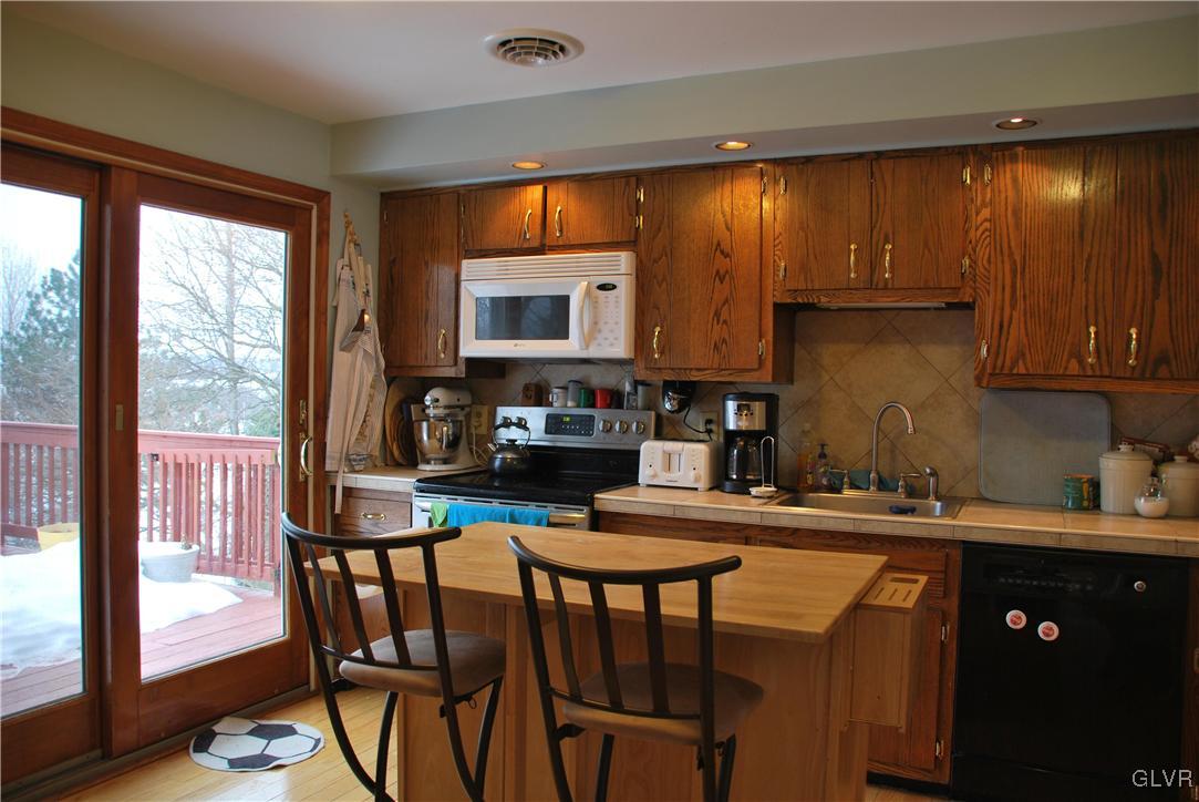 2734 Bridle Path Road Slatington, PA 18080 - Photo 3 of 26 Gallery Image 3