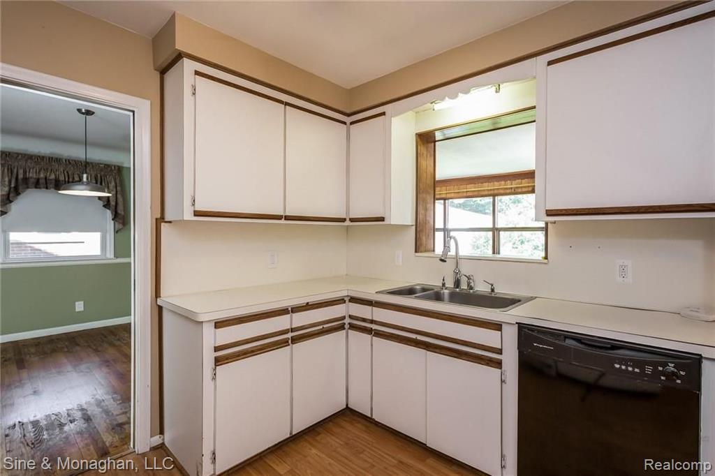 1766 Newcastle Road Grosse Pointe, MI 48236 - Photo 12 of 39