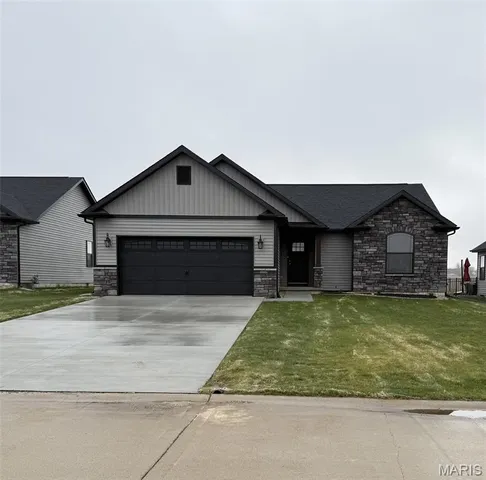 $319,000 | 916 Brianna Court, Jerseyville, IL 62052