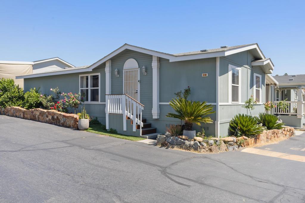 3909 Reche Road, Unit 4 Fallbrook, CA 92028 - Photo 1 of 22