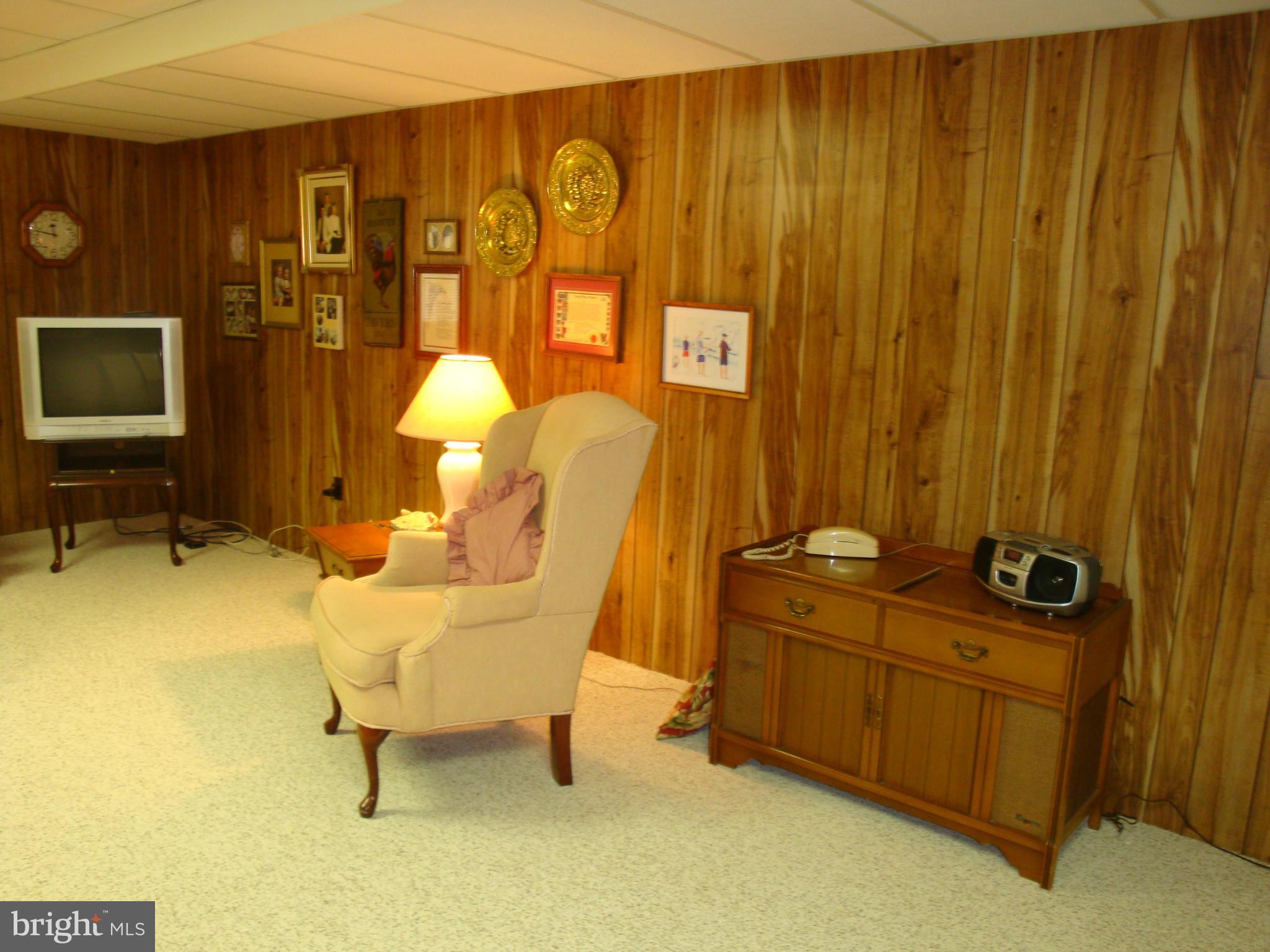 2404 Perring Woods Road Baltimore, MD 21234 - Photo 22 of 28 Family Room