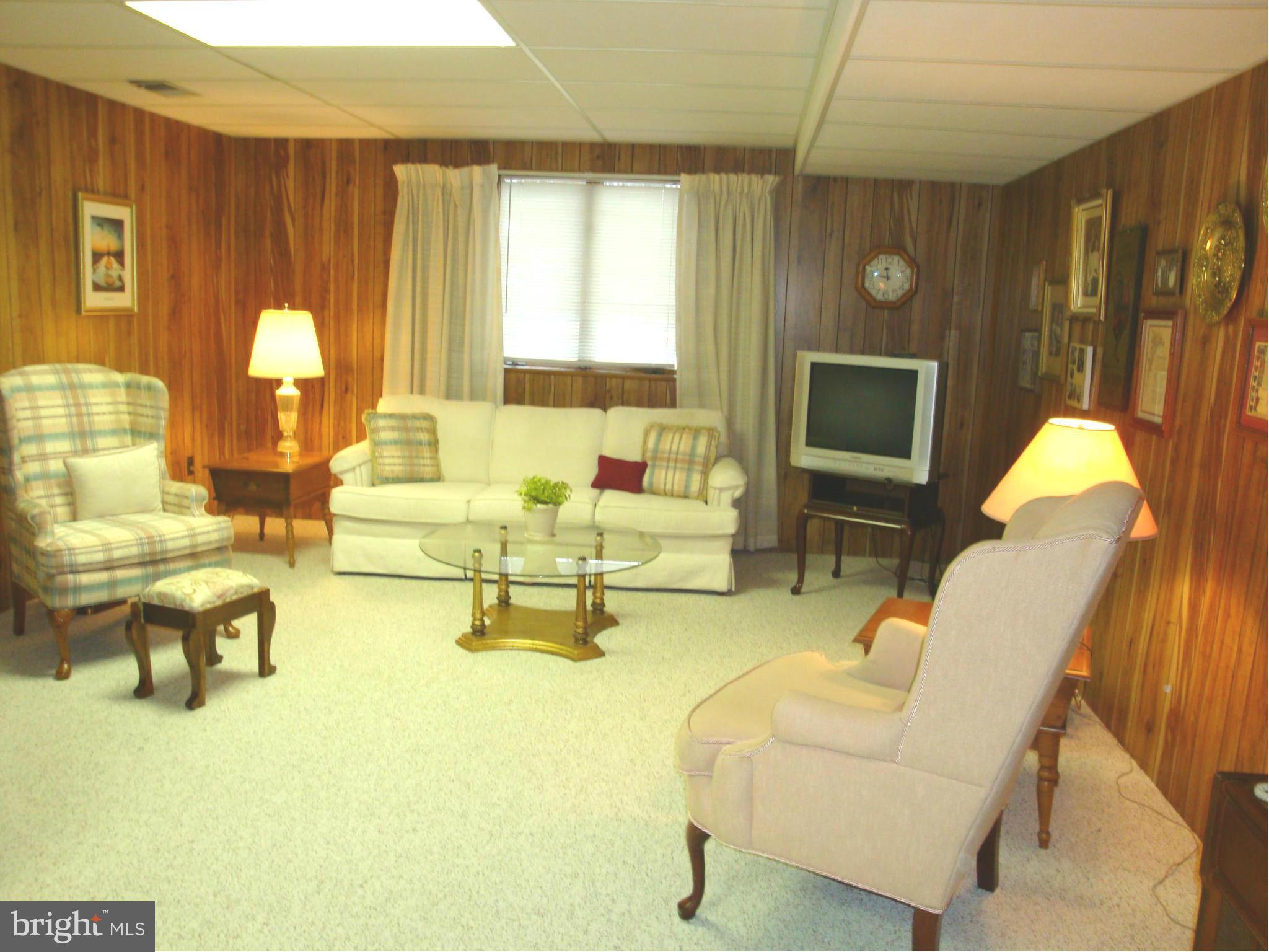 2404 Perring Woods Road Baltimore, MD 21234 - Photo 23 of 28 Family Room