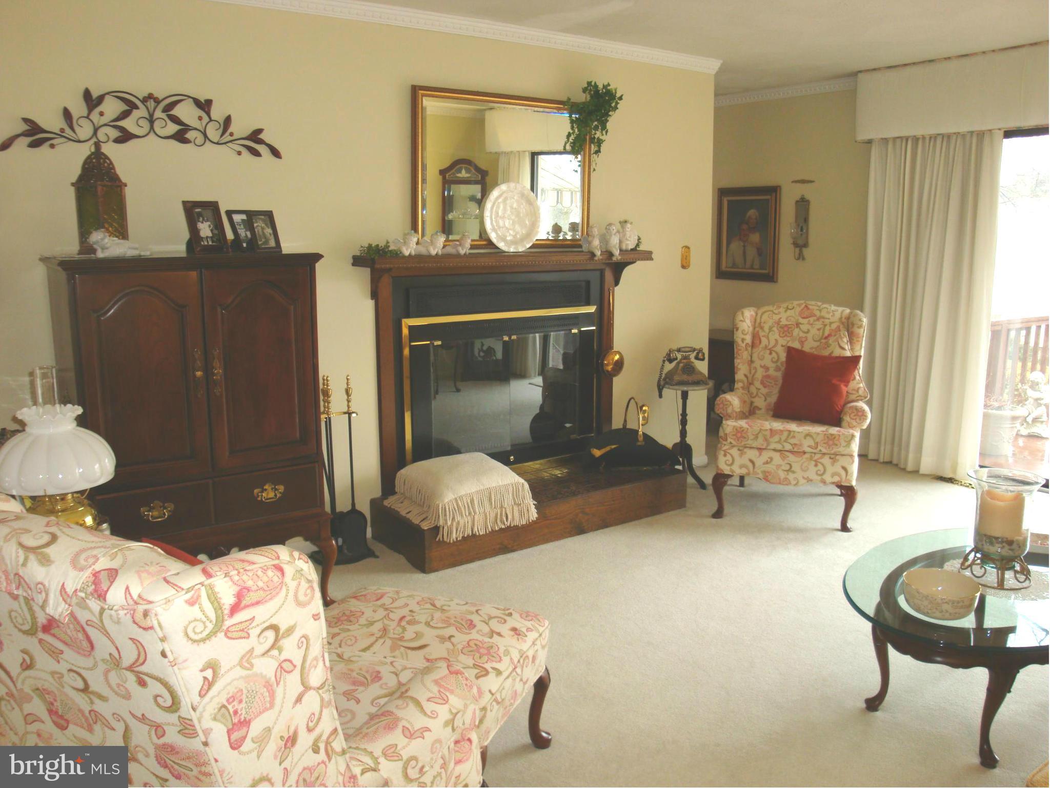 2404 Perring Woods Road Baltimore, MD 21234 - Photo 6 of 28 Living Room