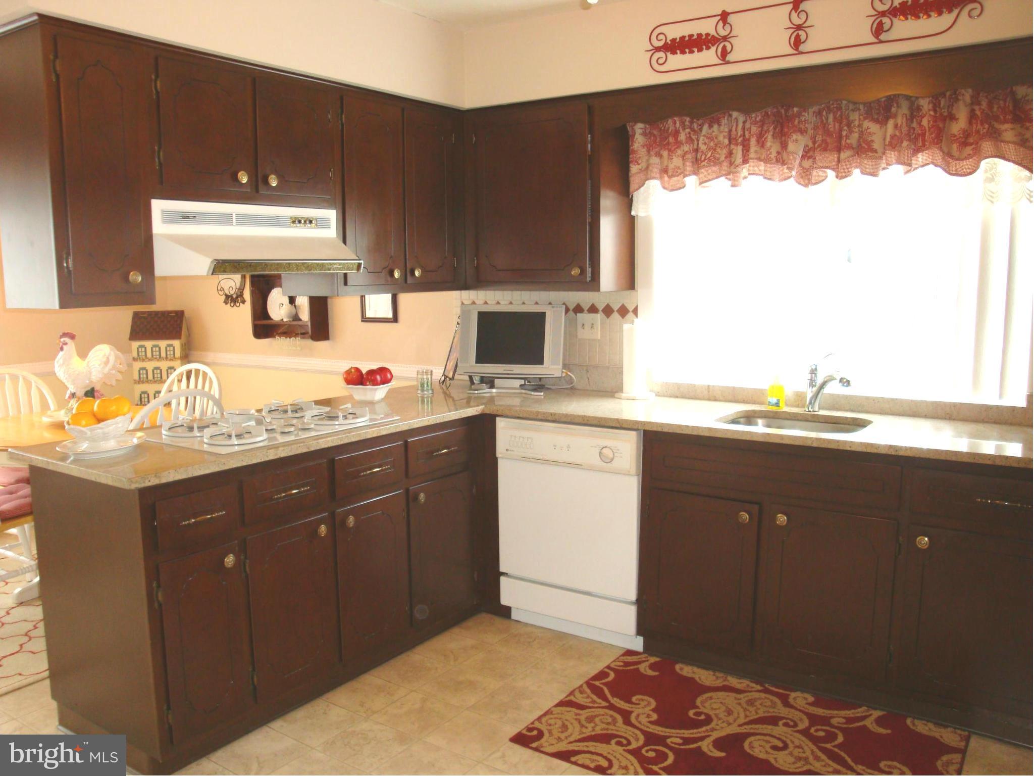 2404 Perring Woods Road Baltimore, MD 21234 - Photo 10 of 28 Kitchen