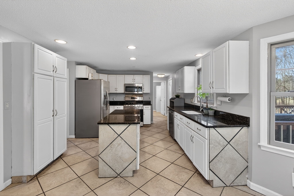 12 Hammond Farm Road Haverhill, MA 01832 - Photo 11 of 42