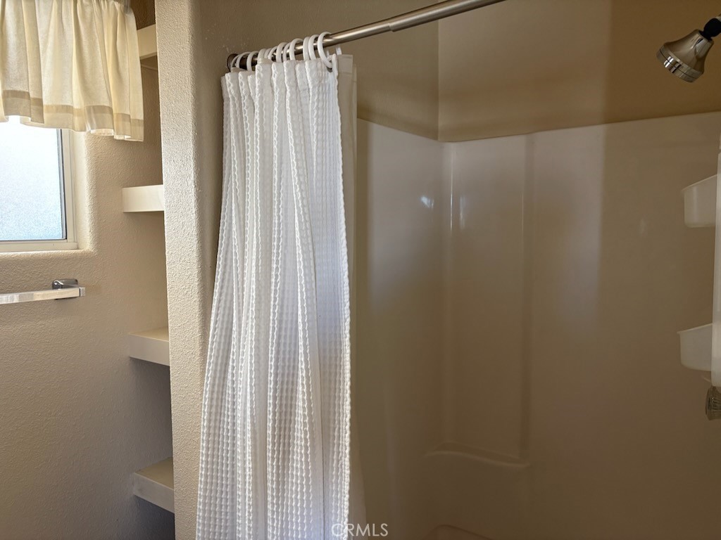 13473 Paoha Road Apple Valley, CA 92308 - Photo 46 of 51 ADU Tub/Shower