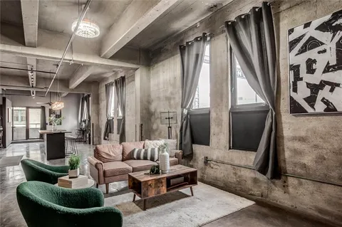 $320,000 | 360 West Pershing Road, Unit 110, Kansas City, MO 64108