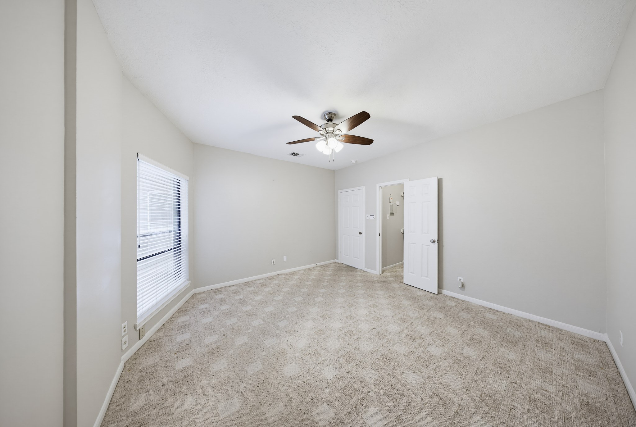 727 Bunker Hill Road, Unit 34 Houston, TX 77024 - Photo 20 of 38 Unwind in this stylish primary bedroom.