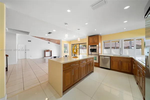 $699,999 | 4231 Northwest 73rd Avenue, Lauderhill, FL 33319