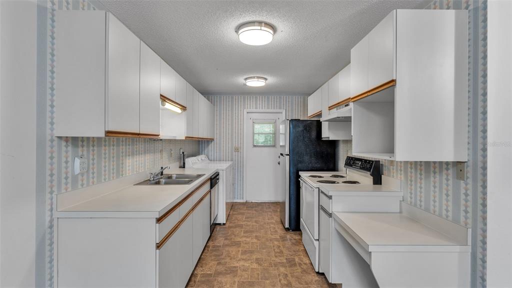 381 Winter Ridge Boulevard Winter Haven, FL 33881 - Photo 7 of 50