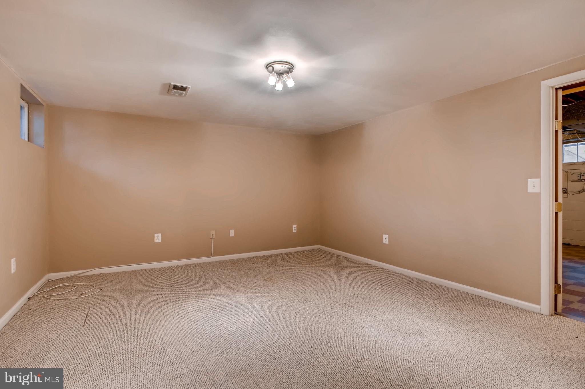 7018 Heathfield Road Baltimore, MD 21212 - Photo 22 of 34 Lower level family room