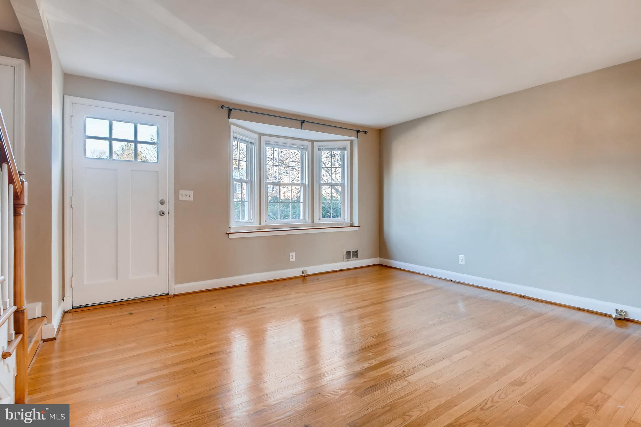 7018 Heathfield Road Baltimore, MD 21212 - Photo 5 of 34 Living room