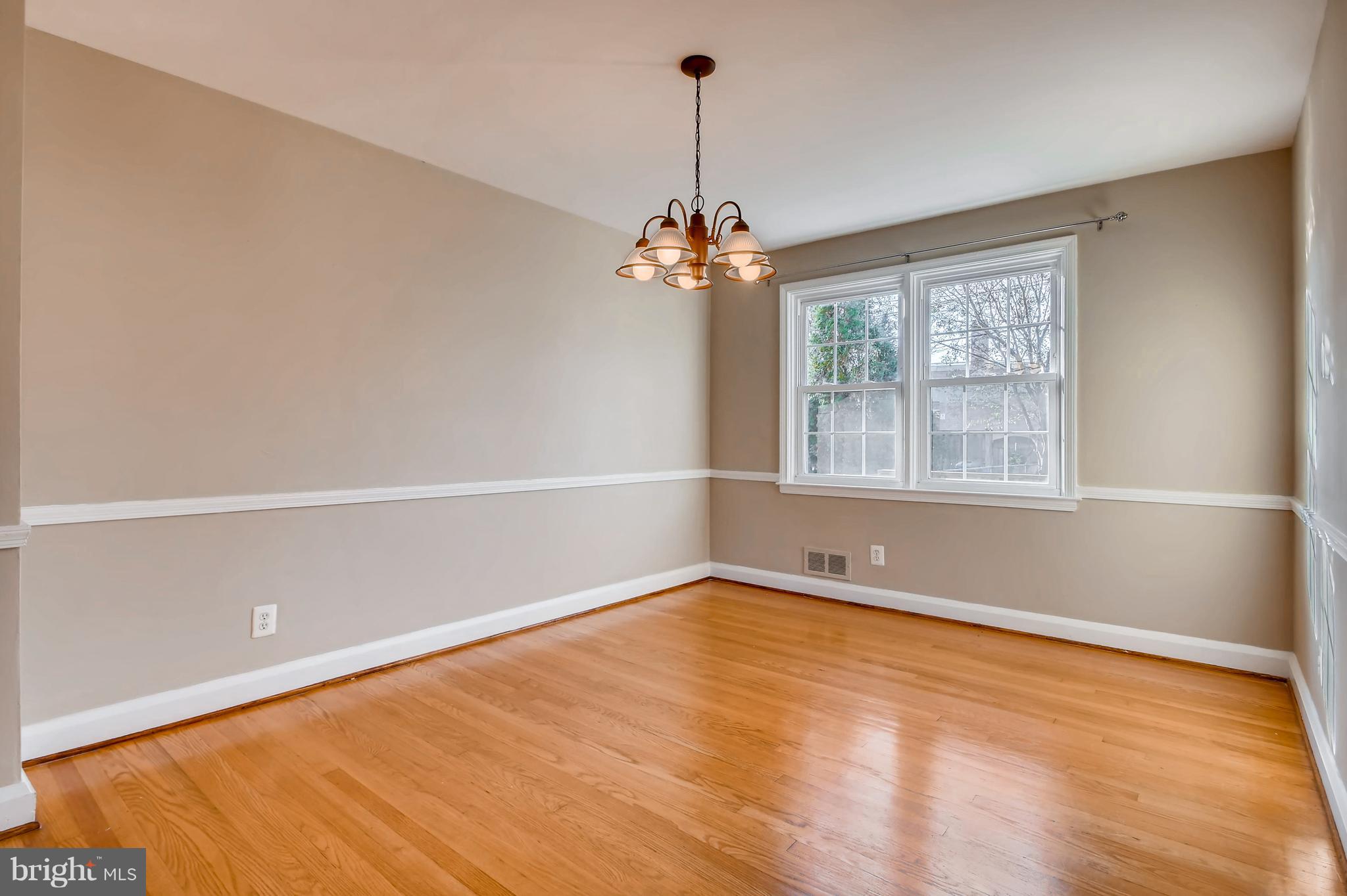 7018 Heathfield Road Baltimore, MD 21212 - Photo 8 of 34 Dining room