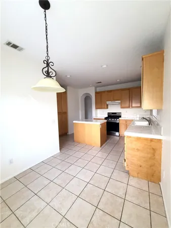 $2,150 | 14344 Honey Hill Street, Victorville, CA 92394