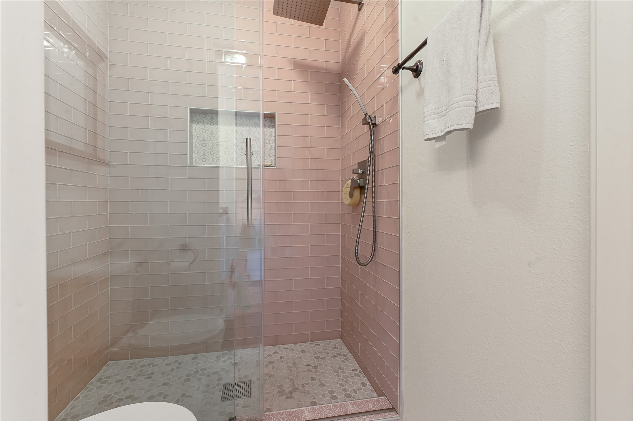 1004 Ruthven Street Houston, TX 77019 - Photo 12 of 29 Primary Bathroom