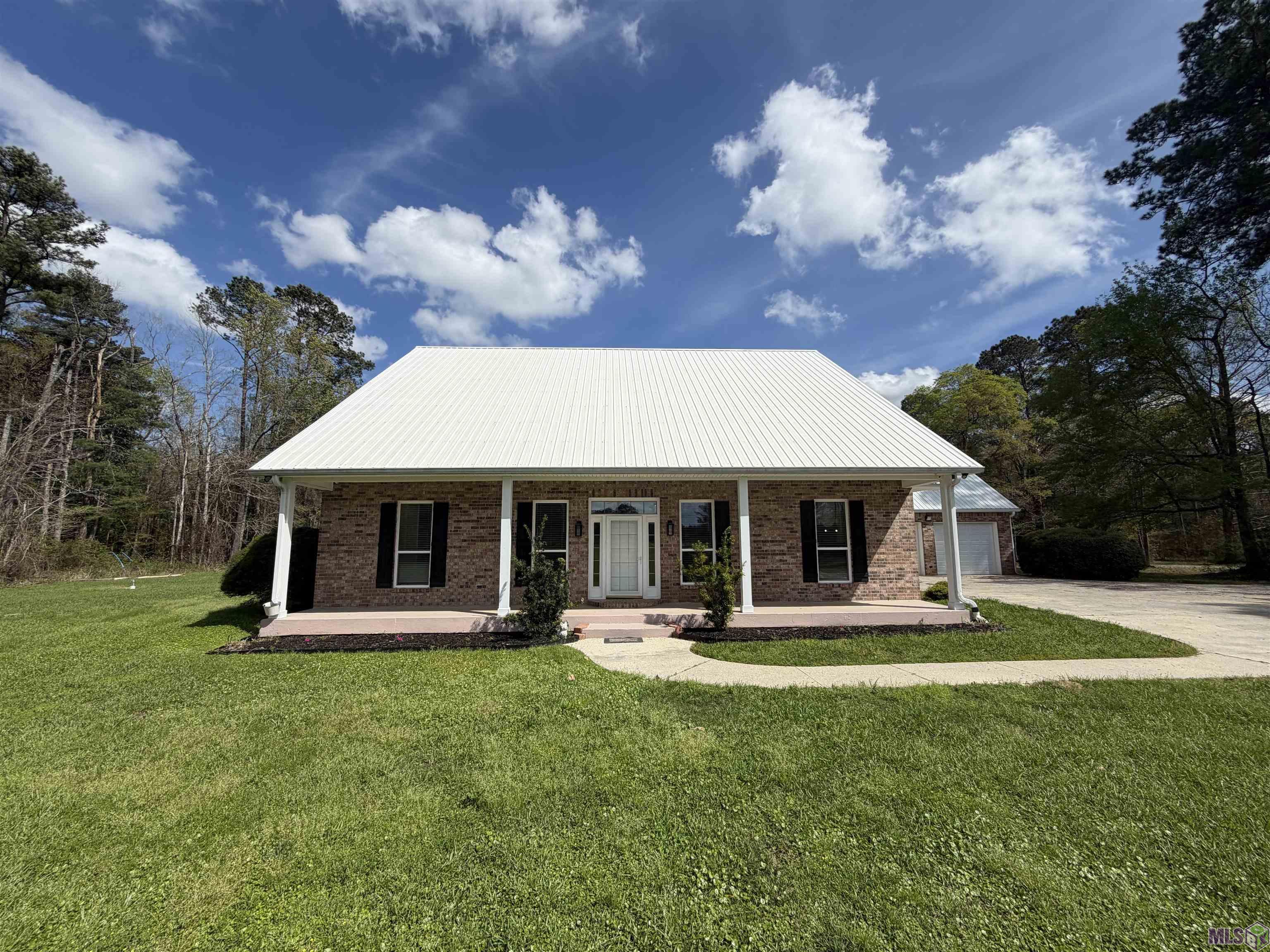 39062 Reinninger Road Denham Springs, LA 70706 - Photo 3 of 33