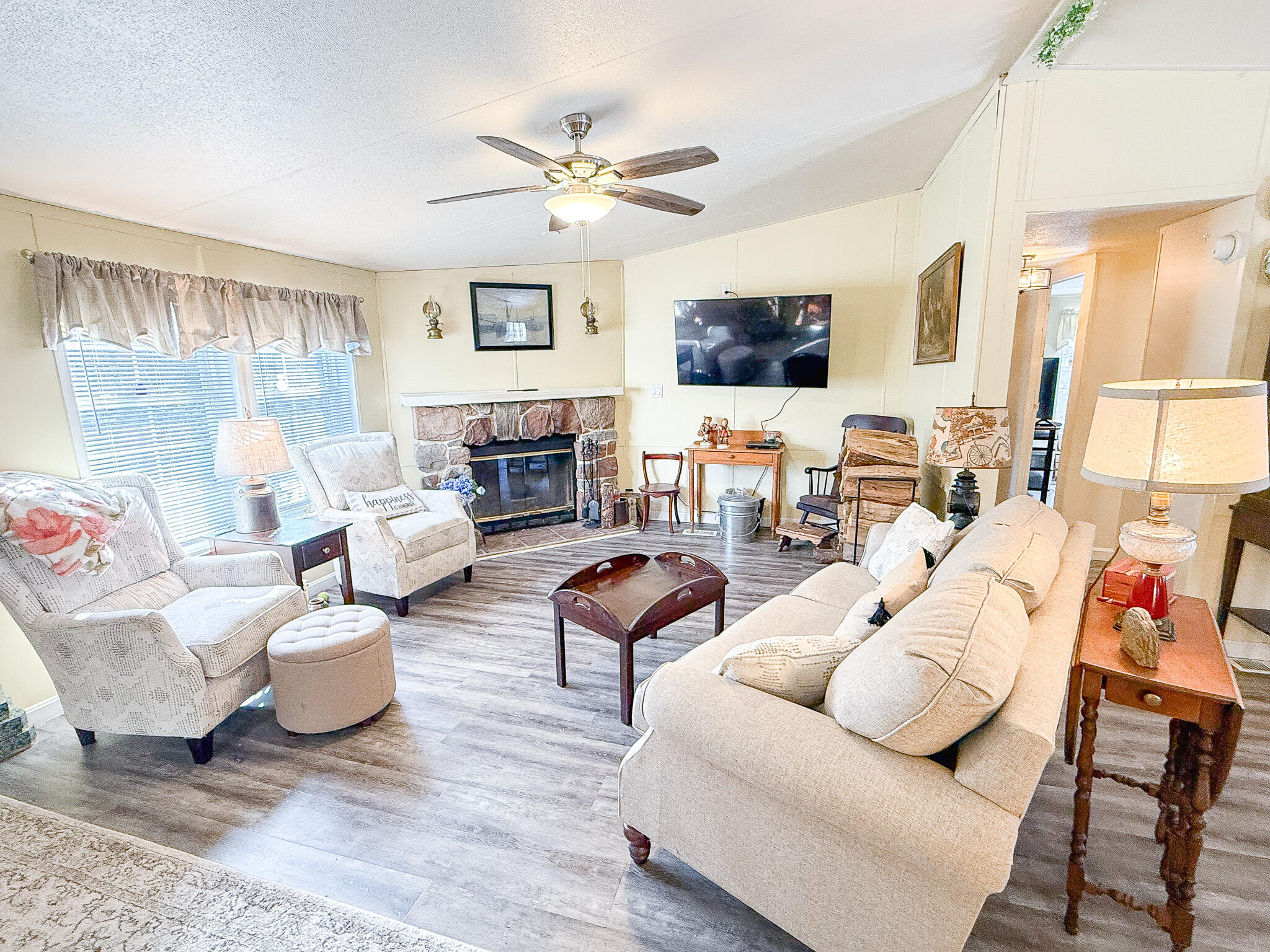 900 West Bay Road Gouldsboro, ME 04607 - Photo 8 of 24 Living room