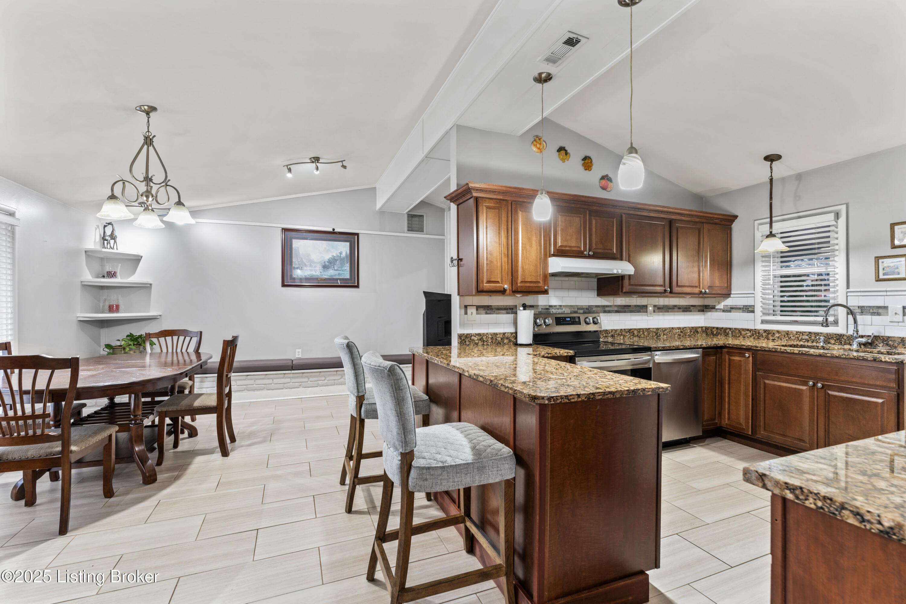 1900 Janlyn Road Louisville, KY 40299 - Photo 23 of 38 photos_high_resolution_DSC00436