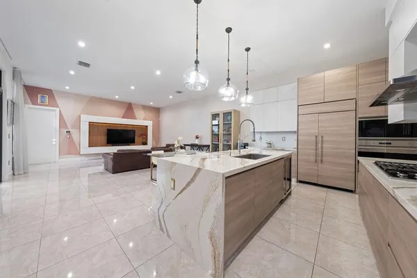 $1,925,000 | 8225 Central Park Boulevard, Doral, FL 33166