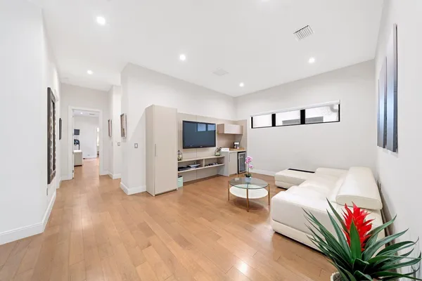 $1,925,000 | 8225 Central Park Boulevard, Doral, FL 33166