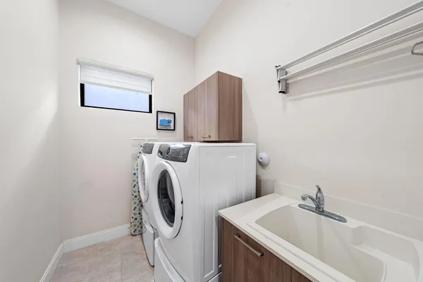 $1,925,000 | 8225 Central Park Boulevard, Doral, FL 33166