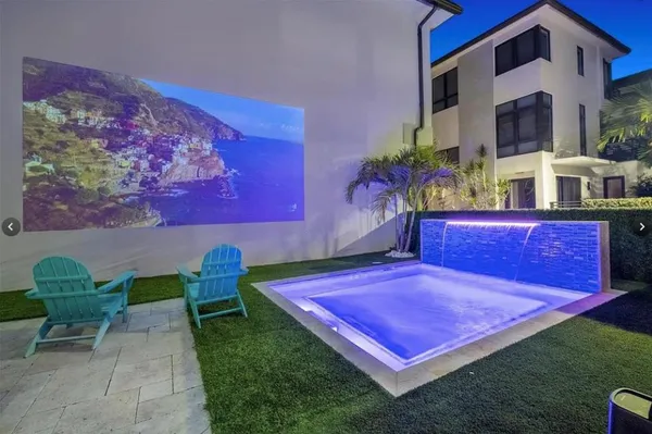 $1,925,000 | 8225 Central Park Boulevard, Doral, FL 33166