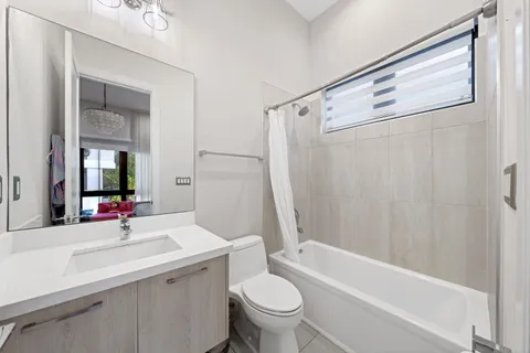 $1,925,000 | 8225 Central Park Boulevard, Doral, FL 33166