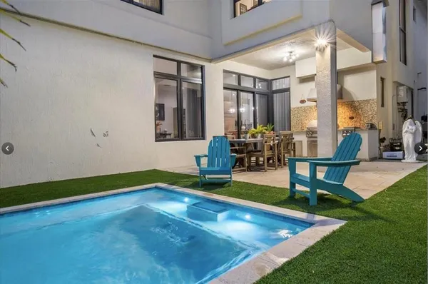 $1,925,000 | 8225 Central Park Boulevard, Doral, FL 33166