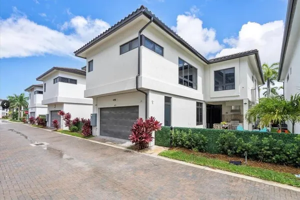 $1,925,000 | 8225 Central Park Boulevard, Doral, FL 33166