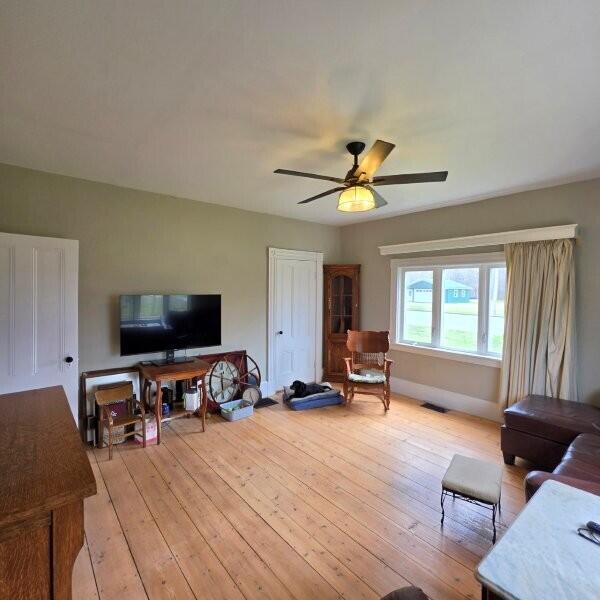 866 Main Street Lincoln, ME 04457 - Photo 15 of 69 Living Room