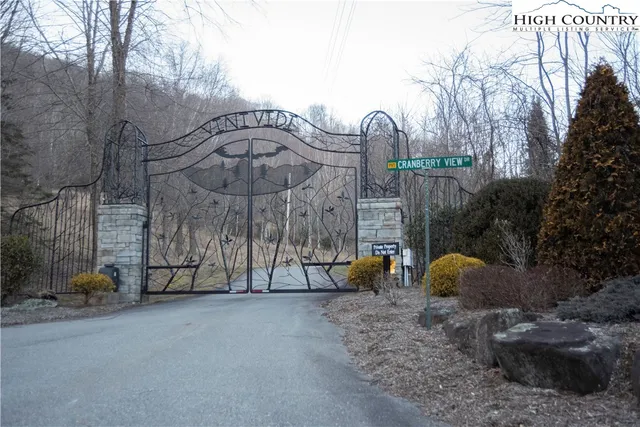 a view of an outdoor space