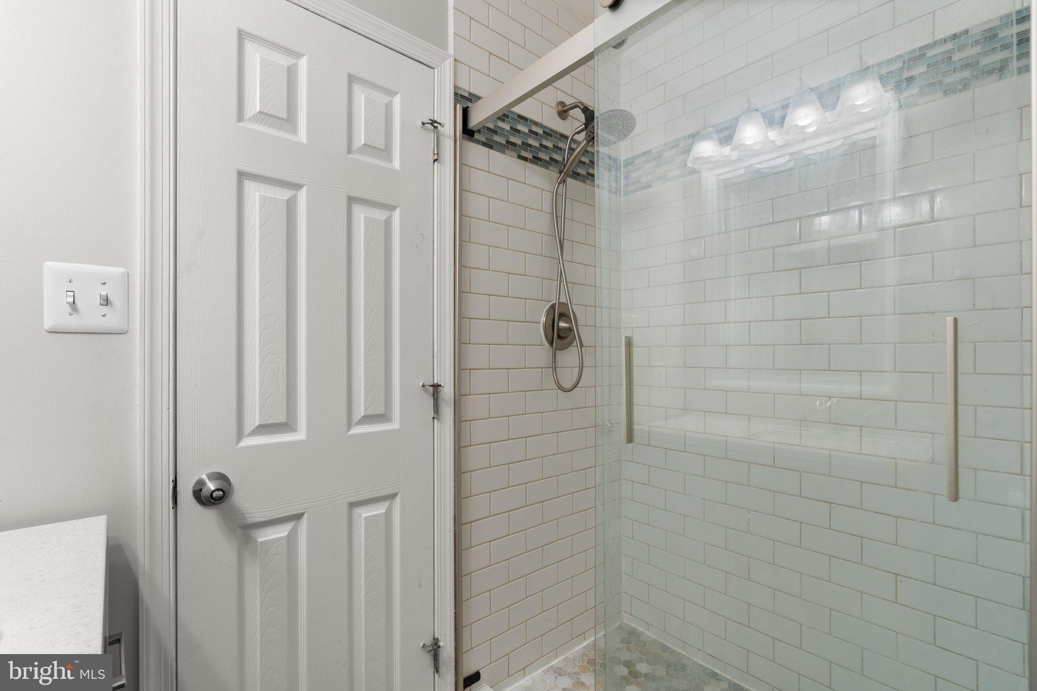 9130 Bobwhite Circle Gaithersburg, MD 20879 - Photo 20 of 36 a bathroom with a shower