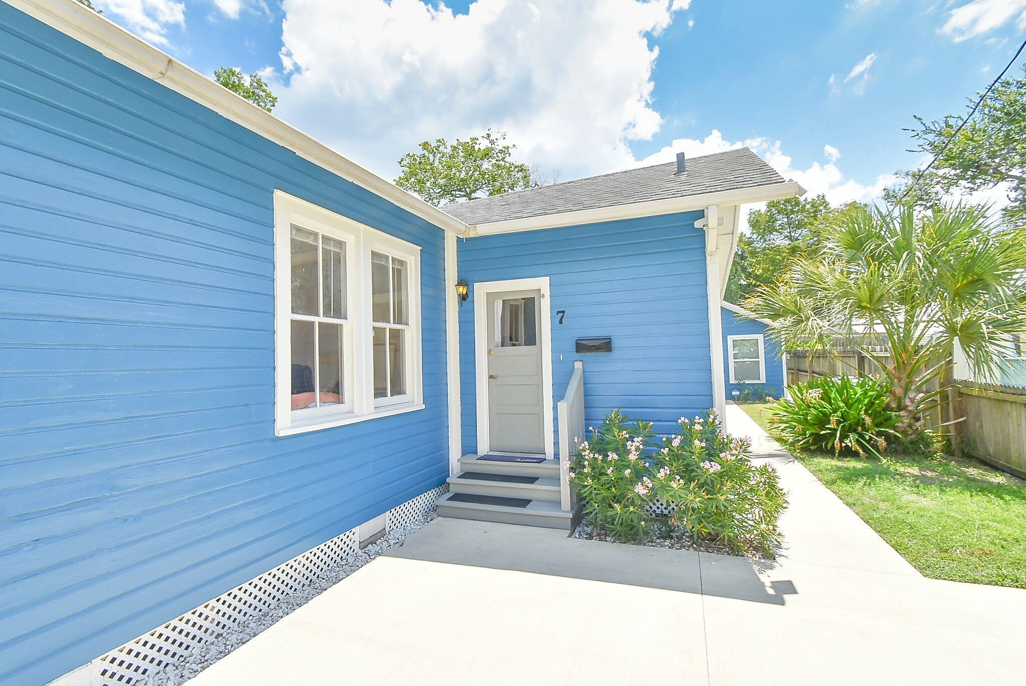7 Dupont Lane St. Augustine, FL 32084 - Photo 30 of 39 a front view of a house with a garden
