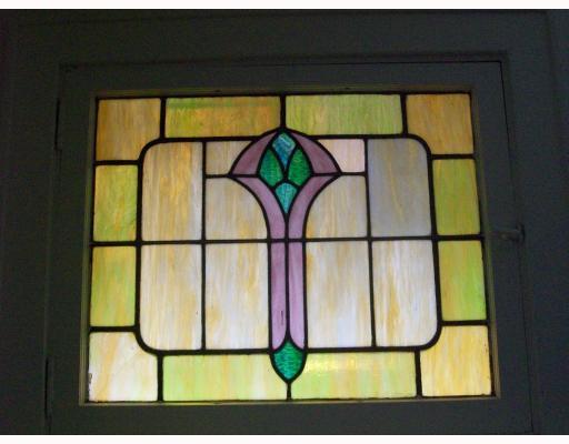 1808 Warren Street Fineview, PA 15212 - Photo 4 of 18 Exterior Front. LR Stained Glass Detail