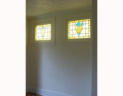 1808 Warren Street Fineview, PA 15212 - Photo 6 of 18 Exterior Front. Loveily SUNNY Dining Room Stained Glass