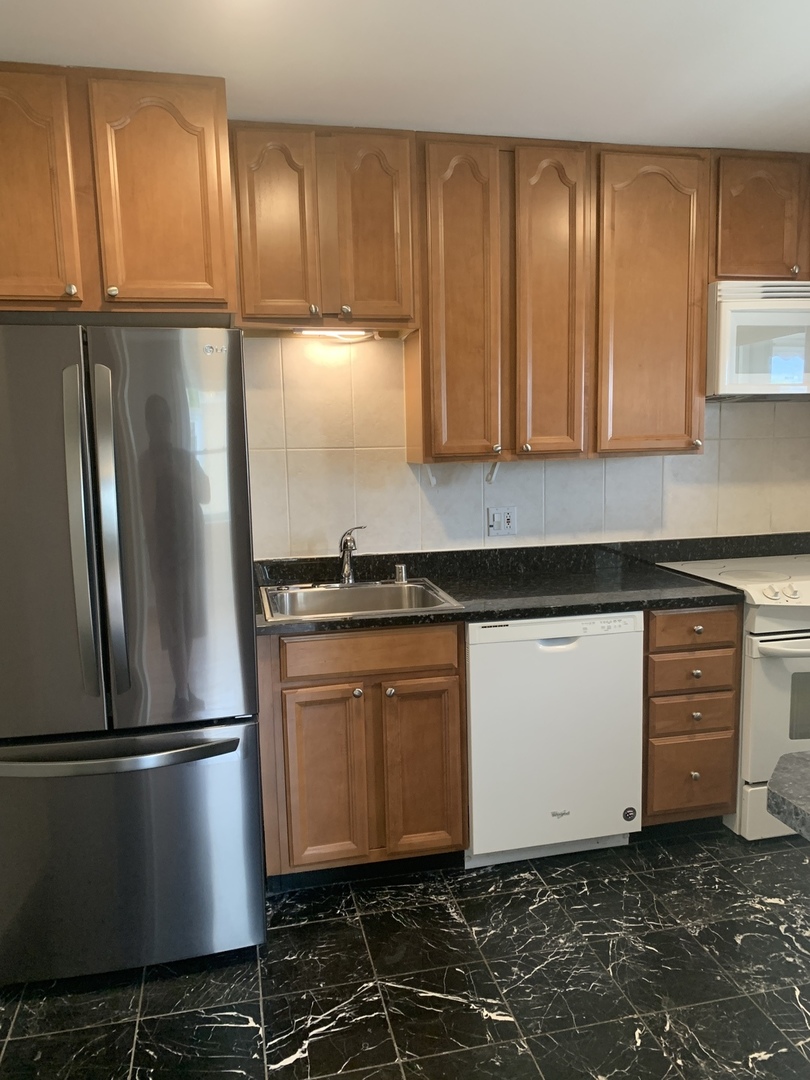 1415 Homestead Road, Unit 8 La Grange Park, IL 60526 - Photo 16 of 31
