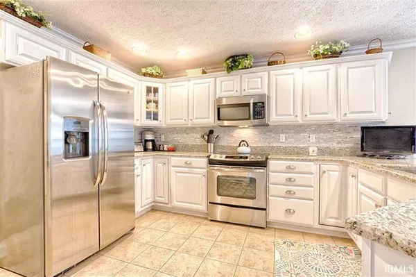 $2,395 | 2035 Long Cove Circle, Newburgh, IN 47630