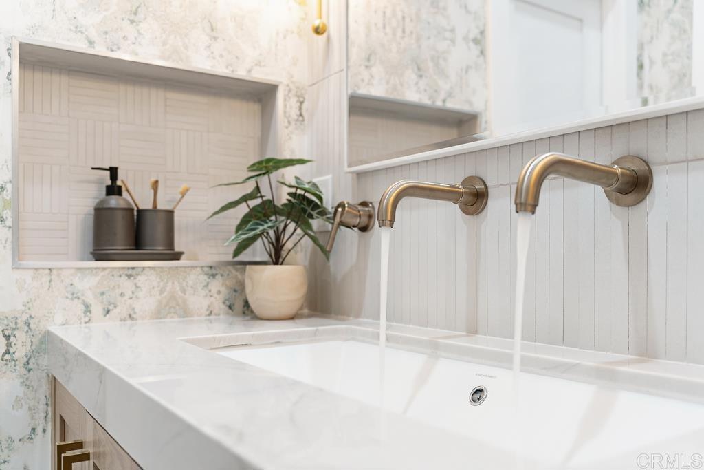14224 Recuerdo Drive Del Mar, CA 92014 - Photo 13 of 21 a bathroom with a bathtub