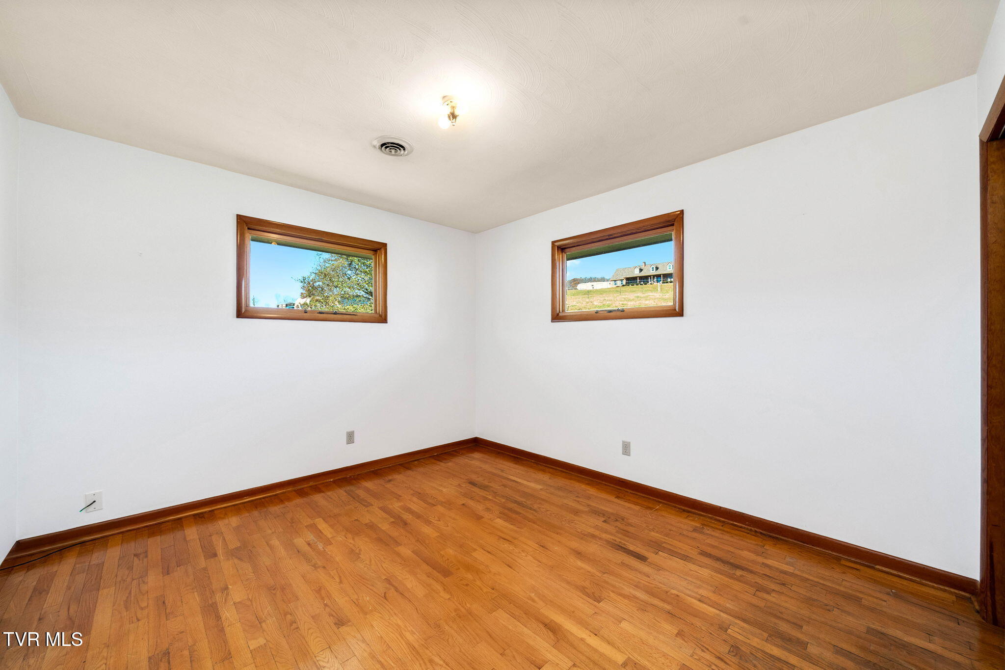 4191 Carters Valley Road Church Hill, TN 37642 - Photo 10 of 25 11-web-or-mls-4191 Caters Vly Rd-11